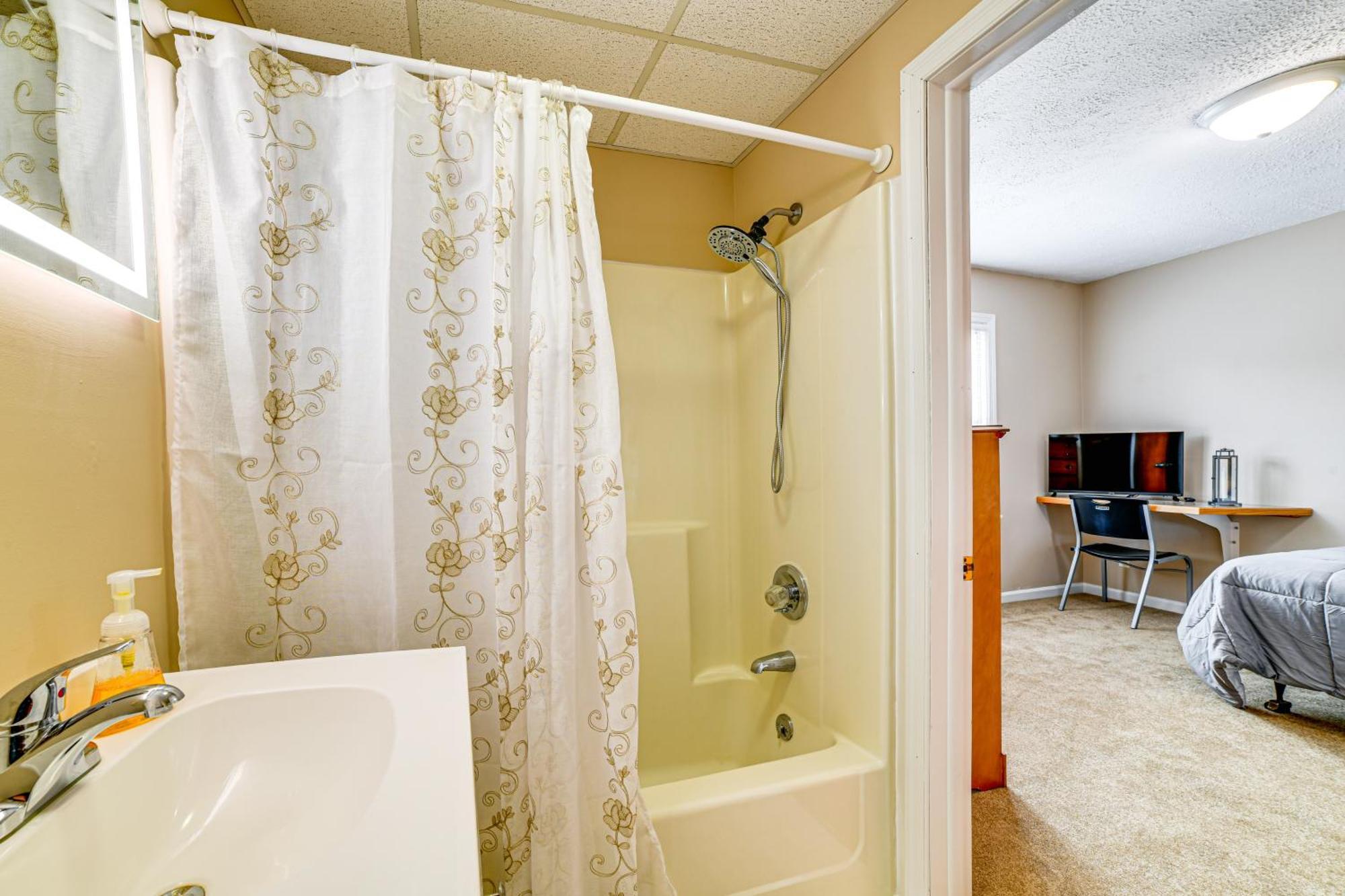Less Than 2 Mi To Suny Cortland Unit With Private Parking Exterior foto